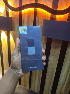 New Samsung Galaxy Z Flip 5 256 GB Blue