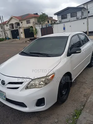 Toyota Corolla LE 4dr Sedan (1.8L 4cyl 4A) 2012 White