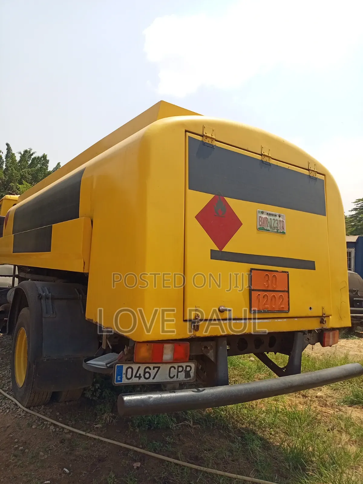 Very Sharp Mercedes Benz Metre Truck(12,000litres)