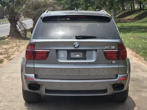 BMW X5 xDrive50i AWD (4.4L 8cyl 8A) 2011 Gray