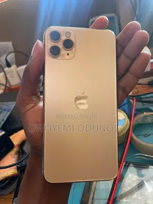 Apple iPhone 11 64 GB Gold