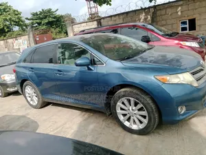 Toyota Venza XLE 2010 Blue