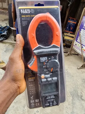 Digital Clamp Meter 2000a