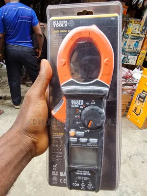 Digital Clamp Meter 2000a