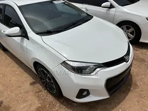 Toyota Corolla LE 4dr Sedan (1.8L 4cyl CVT) 2014 White