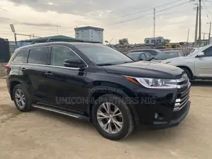 Toyota Highlander XLE 4dr SUV AWD (3.5L 6cyl 6A) 2015 Black