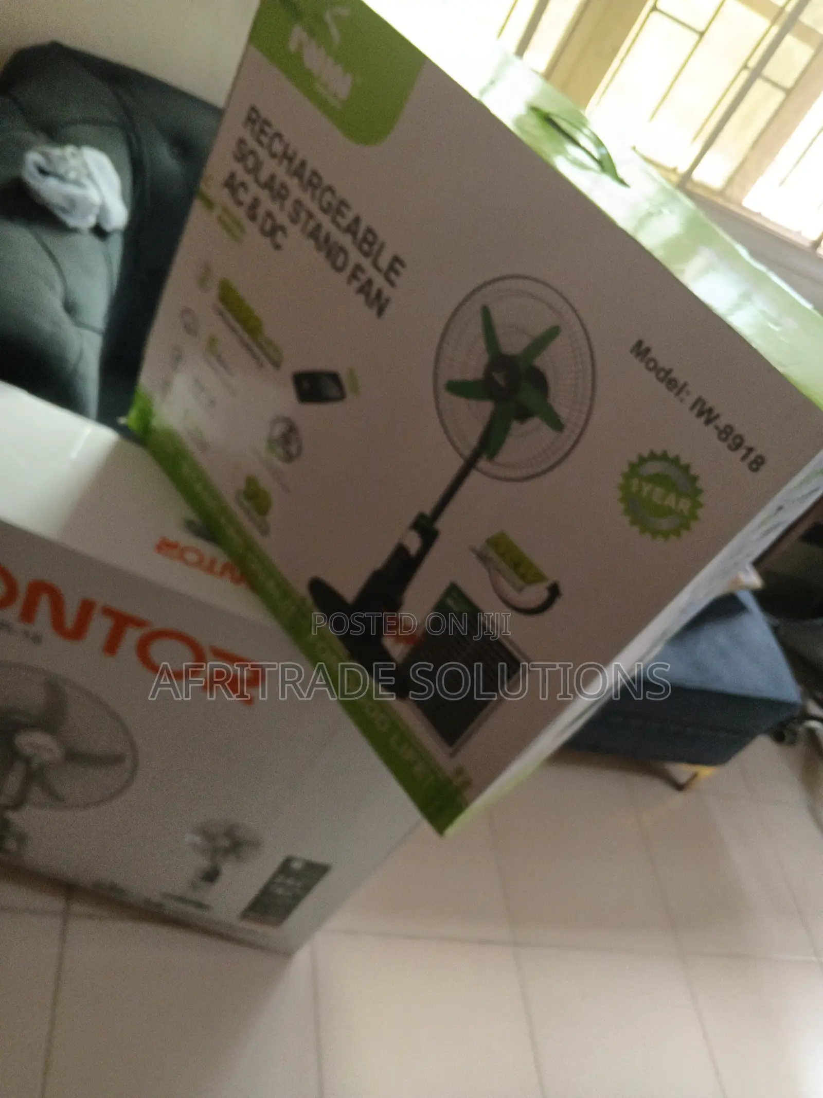 Iwin Rechargeable Standing Fan 18 Inch – Efficient Airflow