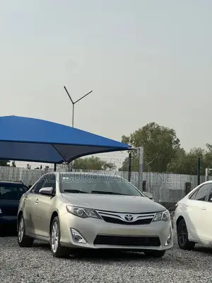 Toyota Camry XLE 4dr Sedan (3.5L 6cyl 6A) 2014 Gold