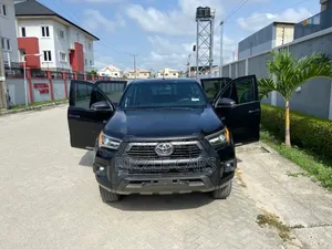 Toyota Hilux 2022 Black