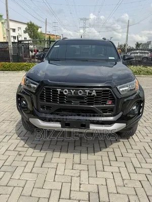 Toyota Hilux 2024 Black