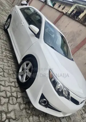 Toyota Camry SE 4dr Sedan (2.5L 4cyl 6A) 2013 White