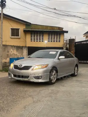Toyota Camry SE 4dr Sedan (2.5L 4cyl 6A) 2011 Silver