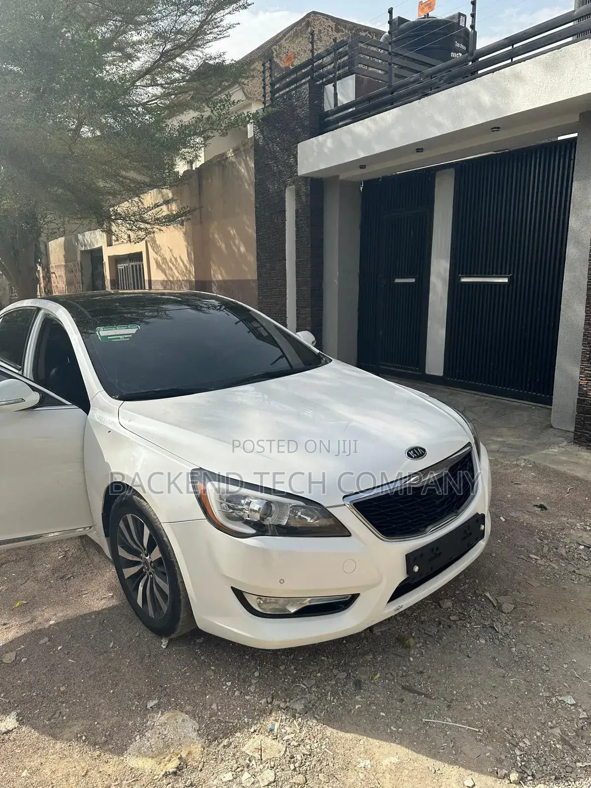 Kia K5 2011 White