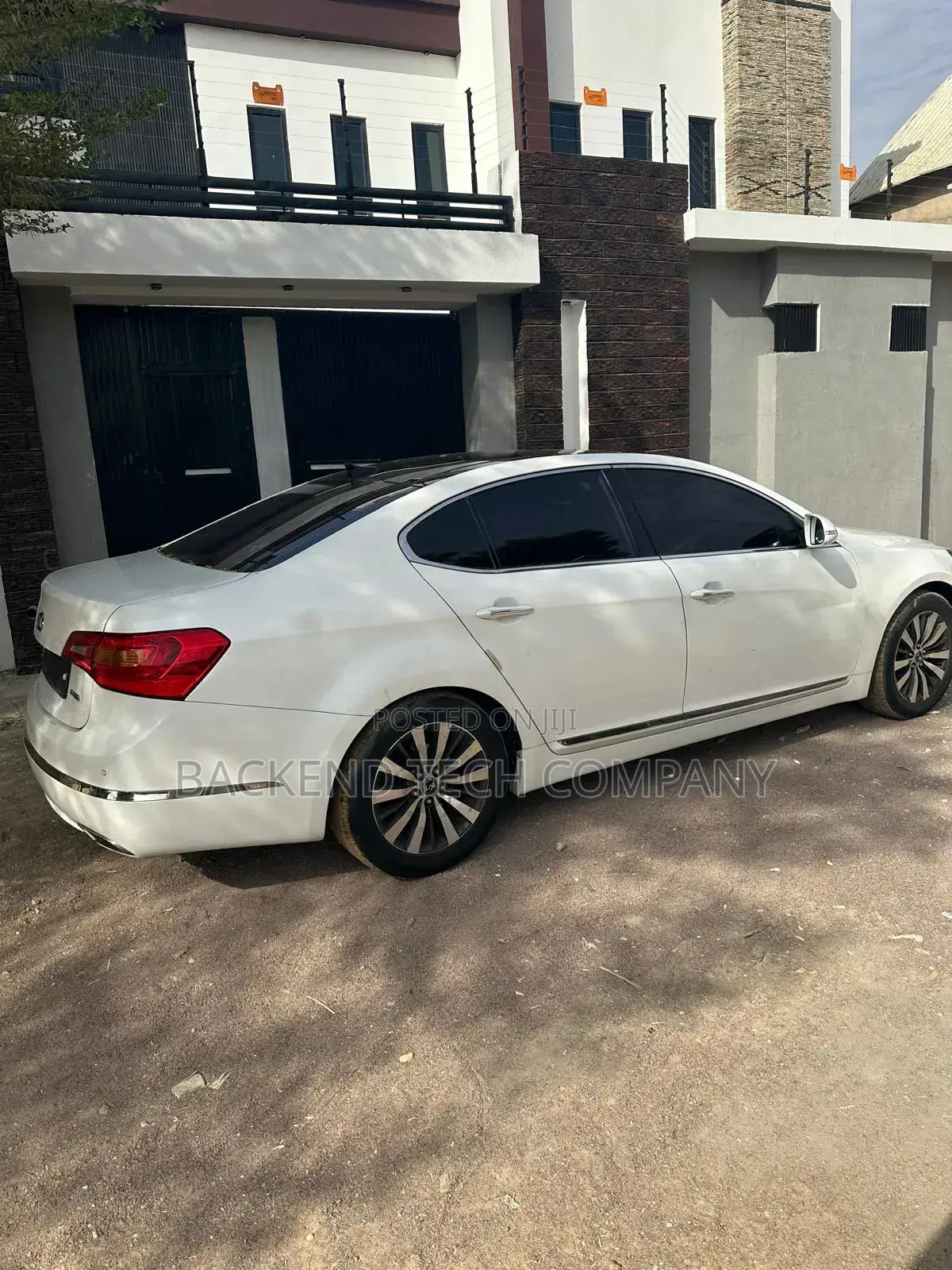 Kia K5 2011 White