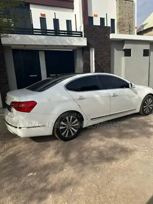 Kia K5 2011 White