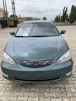 Toyota Camry LE 4dr Sedan (2.4L 4cyl 5A) 2005 Green