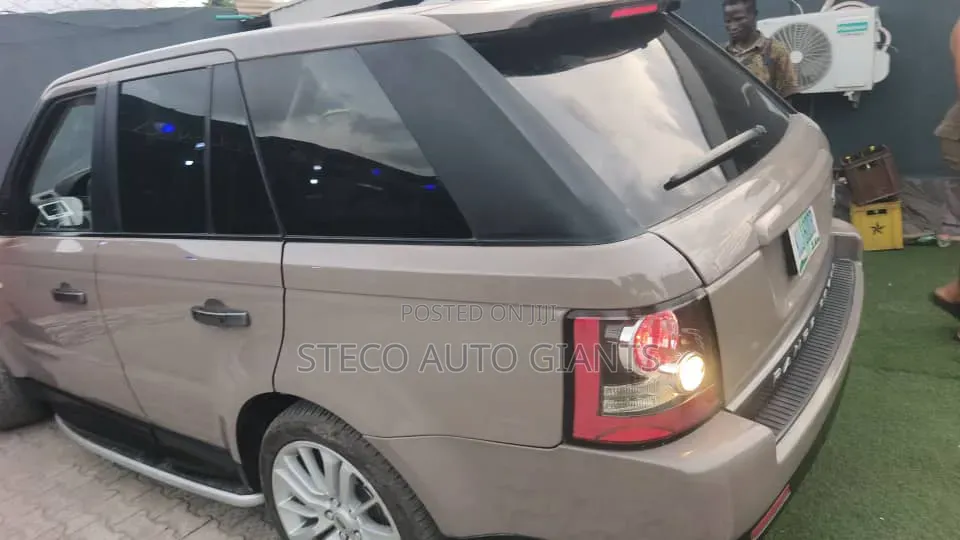 Land Rover Range Rover Sport 2010 Gray