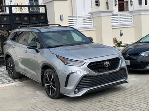 Toyota Highlander 2023 Silver