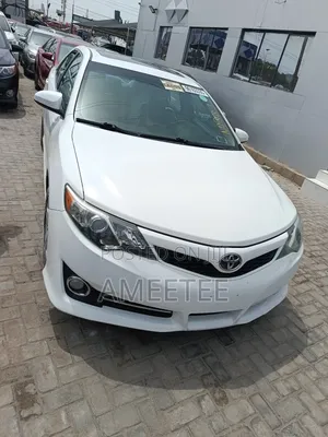 Toyota Camry SE V6 4dr Sedan (3.5L 6cyl 6A) 2013 White