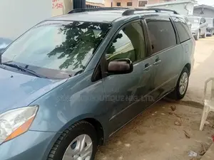 Toyota Sienna 2009 Blue