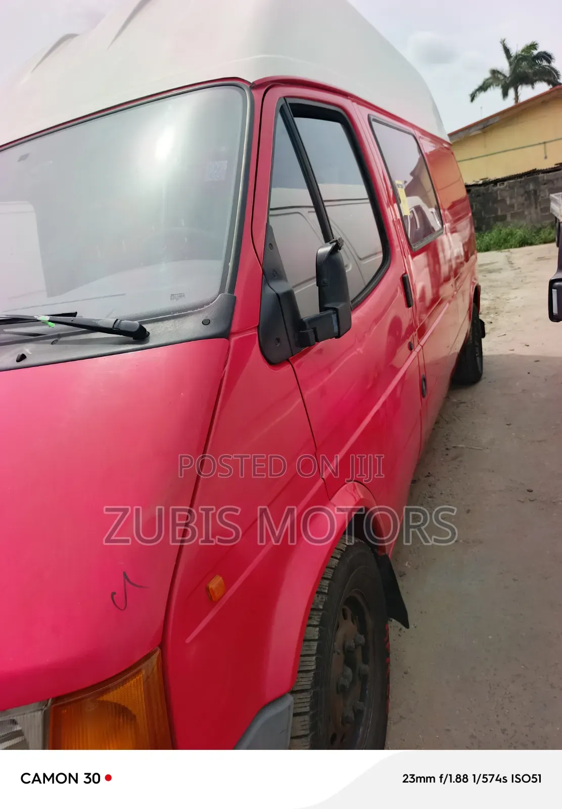 Ford Transit 2000 Red
