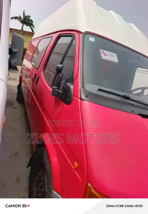 Ford Transit 2000 Red
