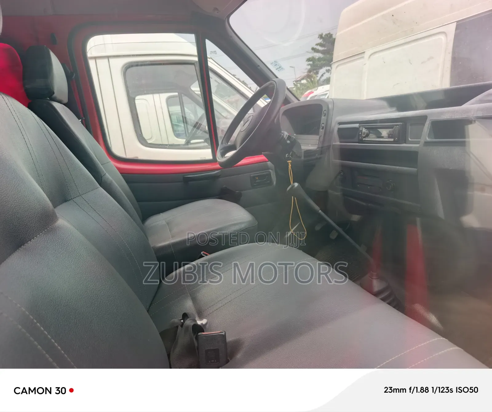 Ford Transit 2000 Red