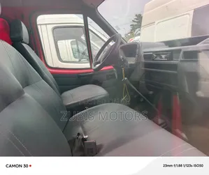 Ford Transit 2000 Red