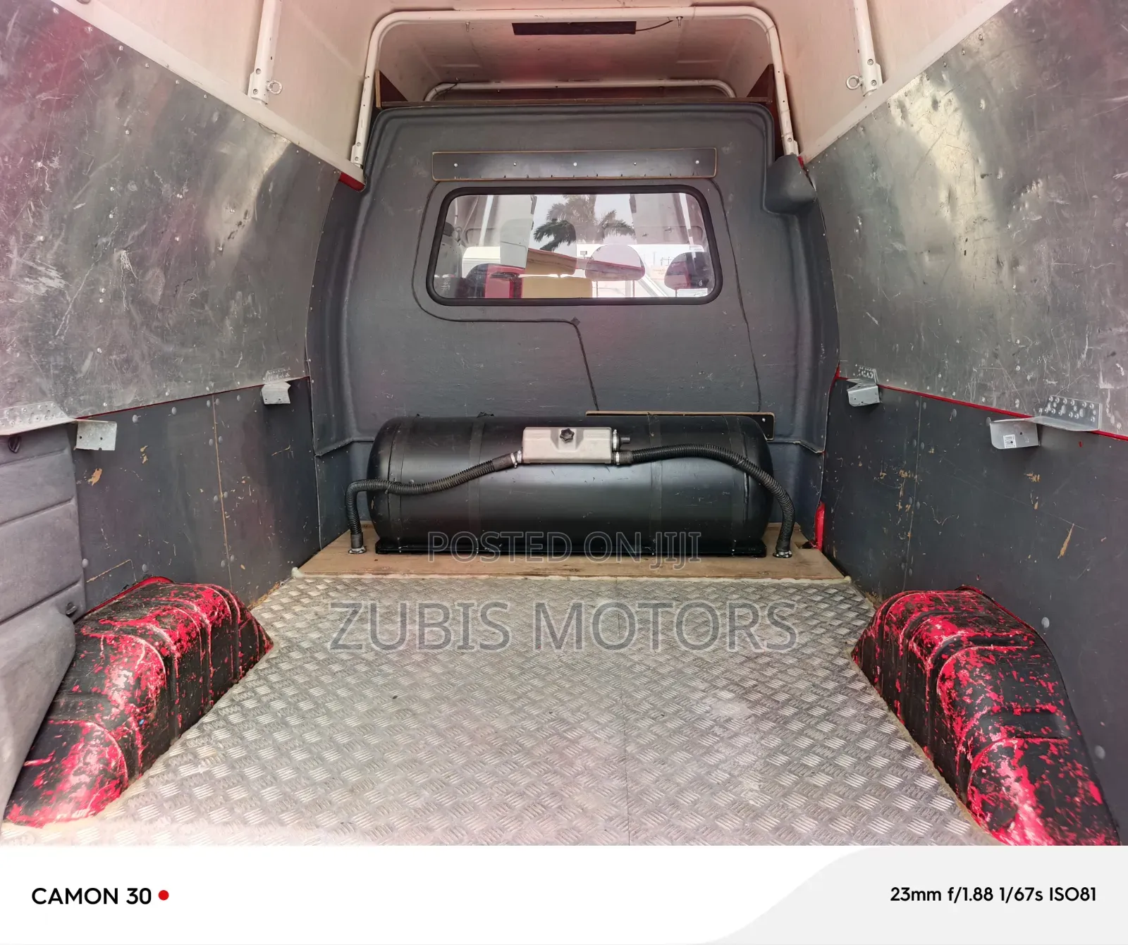 Ford Transit 2000 Red
