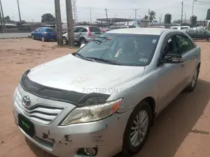 Toyota Camry Base 4dr Sedan (2.5L 4cyl 6M) 2010 Silver