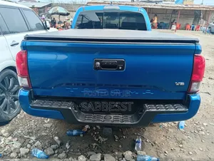 Toyota Tacoma 2018 Blue