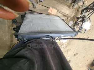 Radiator and Cont Lx5 70 V8. 2017 T9 2020