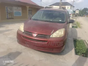 Toyota Sienna 2005 Red