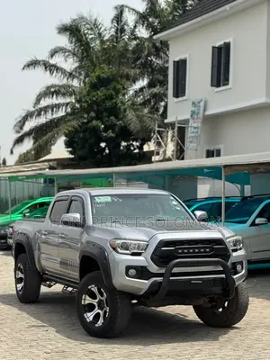 Toyota Tacoma SR5 2018 Silver