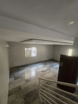 2bdrm Townhouse / Terrace in Lekki Phase 1 for rent