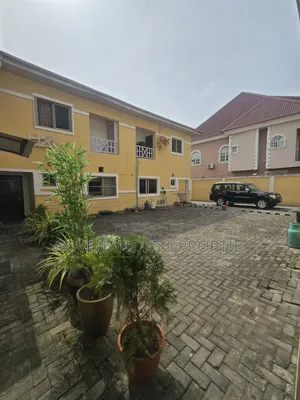 2bdrm Townhouse / Terrace in Lekki Phase 1 for rent