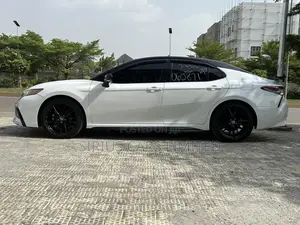 Toyota Camry XSE V6 2023 White