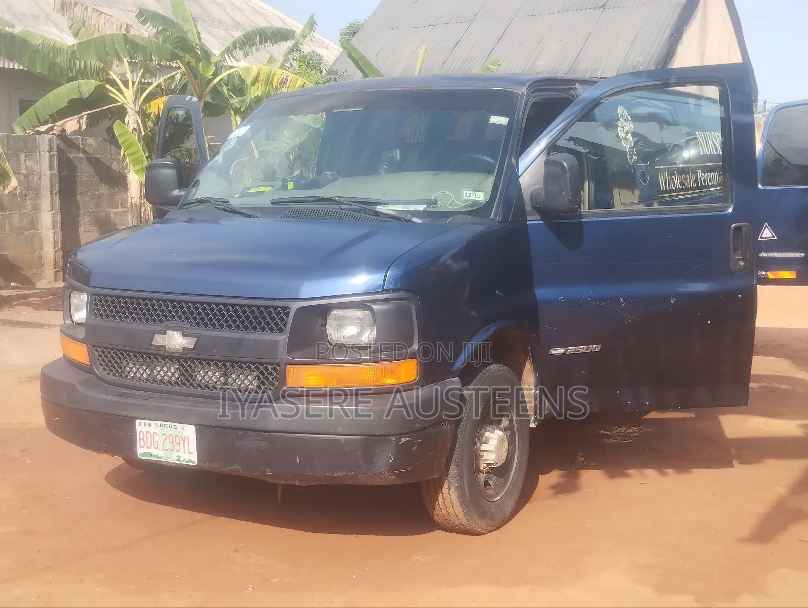 Chevrolet Shcool Bus 2004 Blue