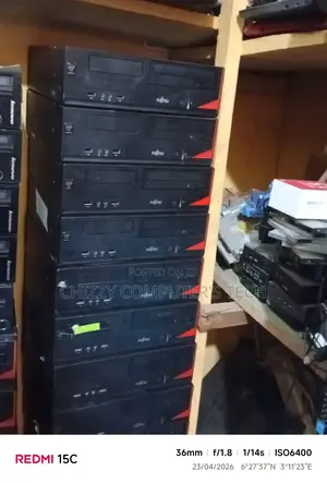 Desktop Computer Fujitsu Esprimo P957/E85+ 4GB Intel Core i5 HDD 500GB