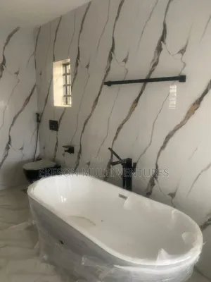 Executive Shower Bath