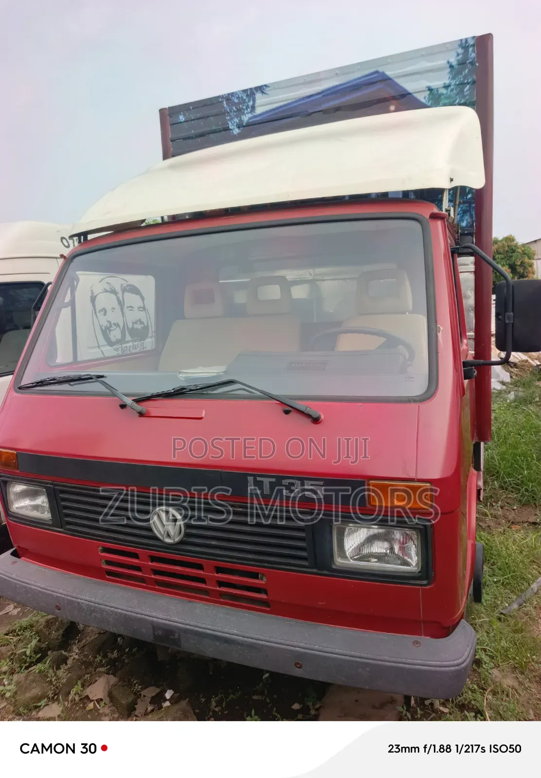 Volkswagen LT 2000 Red