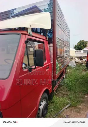 Volkswagen LT 2000 Red