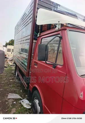 Volkswagen LT 2000 Red