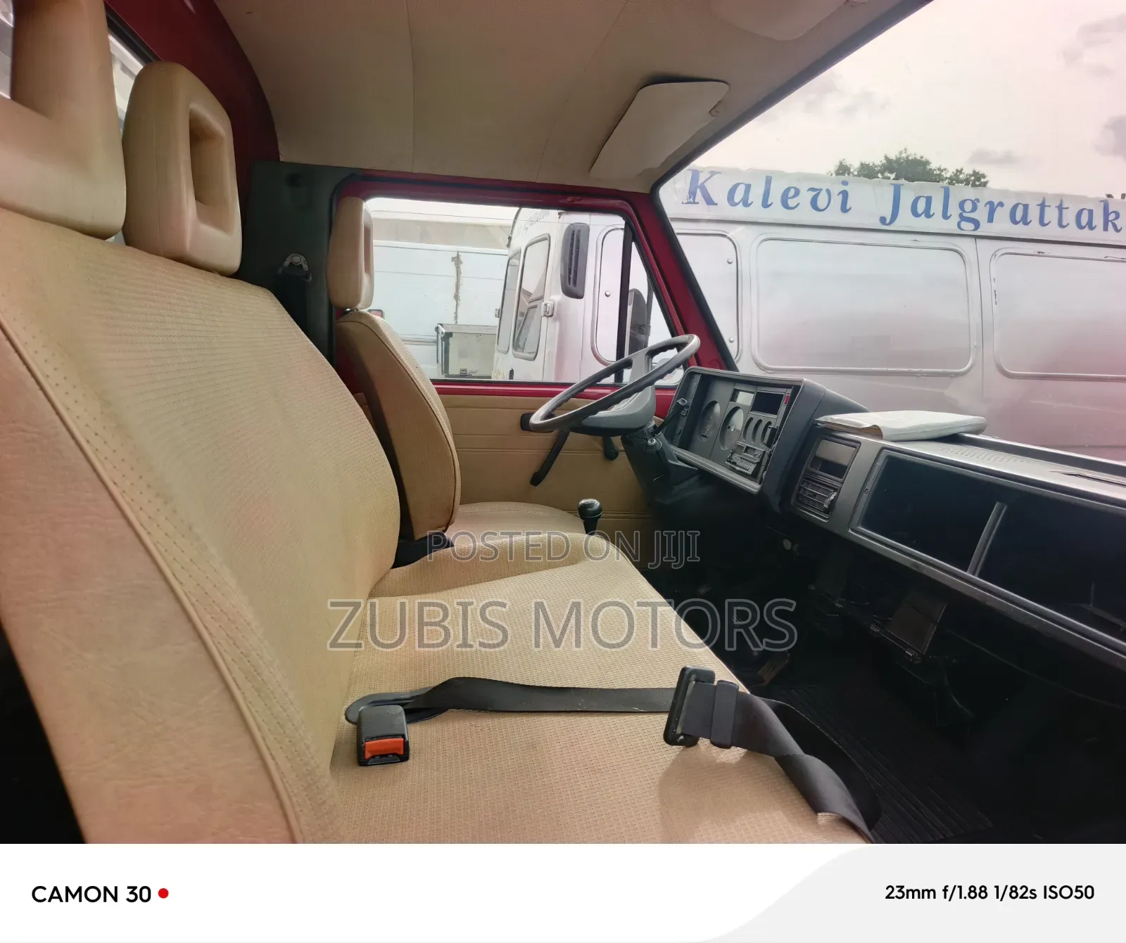 Volkswagen LT 2000 Red