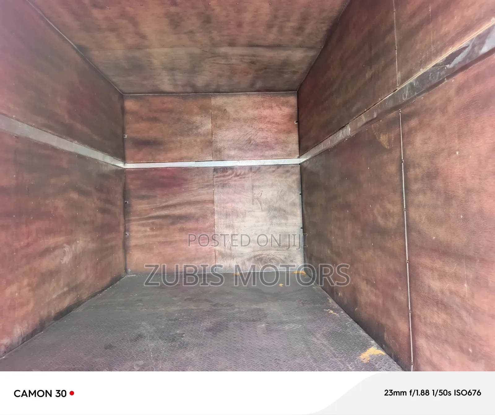 Volkswagen LT 2000 Red