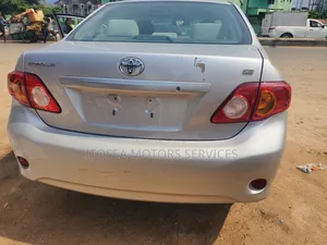 Toyota Corolla 2010 Silver