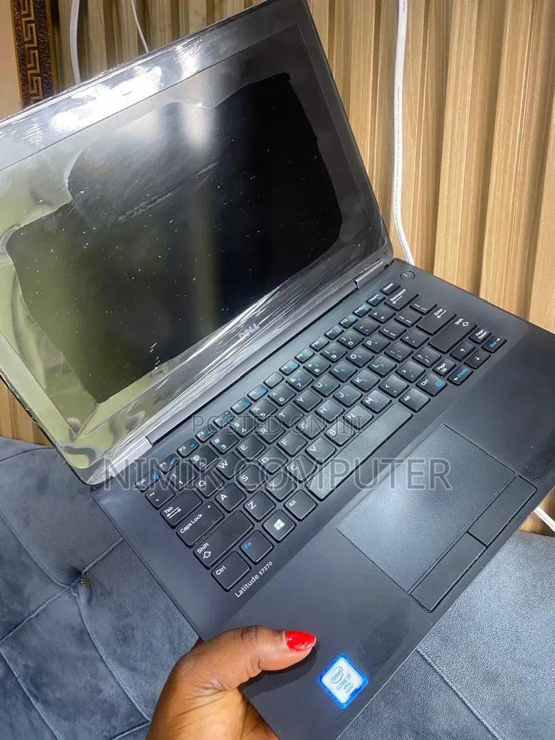 Laptop Dell Latitude E7270 8GB Intel Core i7 SSD 256GB