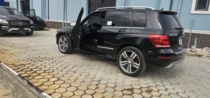 Mercedes-Benz GLK-Class Base GLK 350 4dr AWD 4MATIC (3.5L 6cyl 7A) 2015