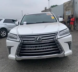 Lexus LX 570 AWD 2019 White