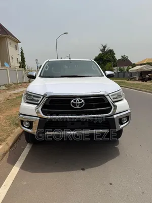 Toyota Hilux 2021 White